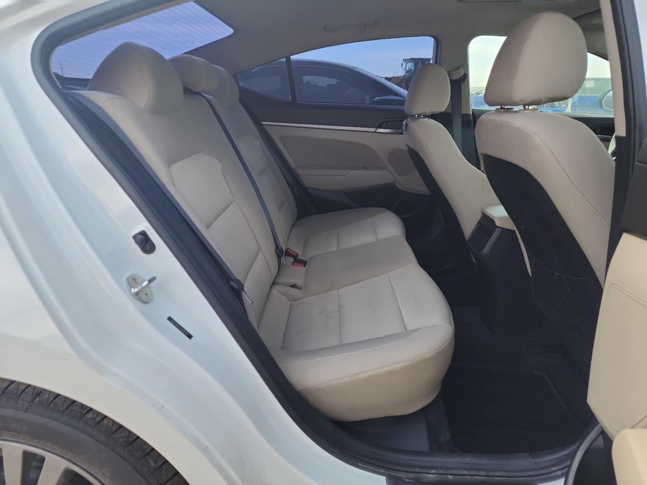 2017 Hyundai Elantra - Image 11