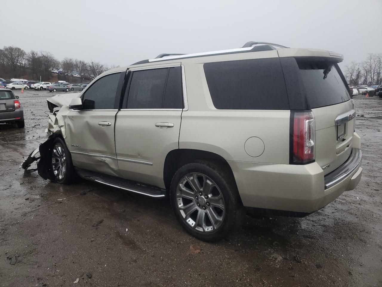 2015 GMC Yukon - Image 2