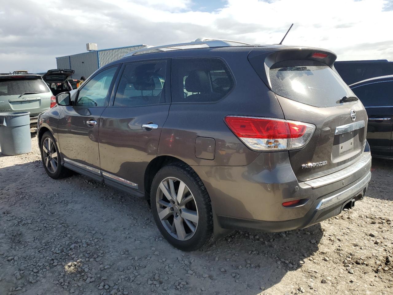 2015 Nissan Pathfinder - Image 2