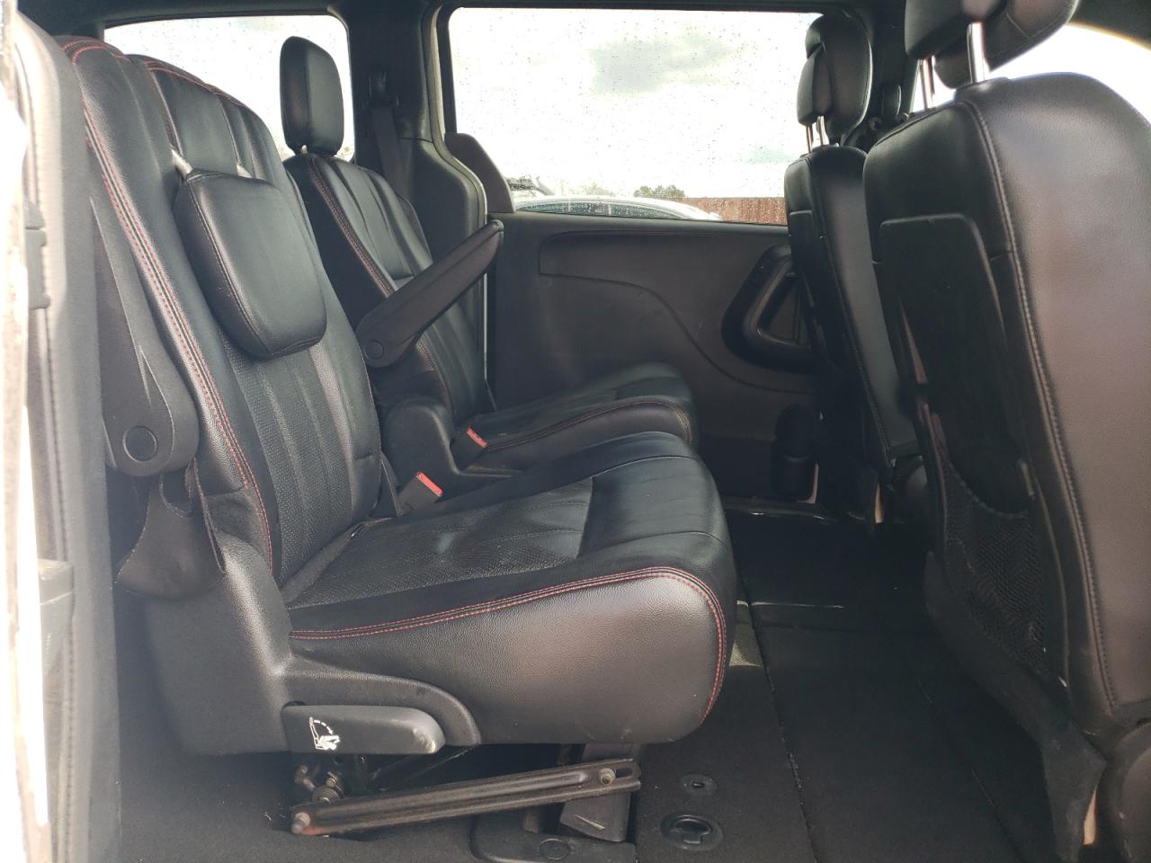 2016 Dodge Caravan - Image 11