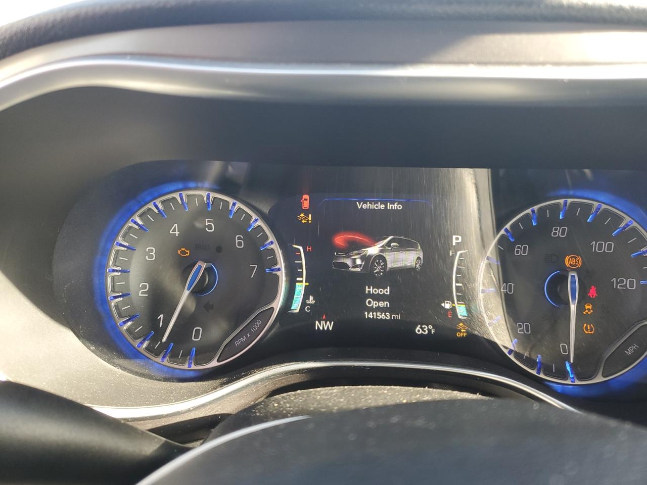 2018 Chrysler Pacifica - Image 9