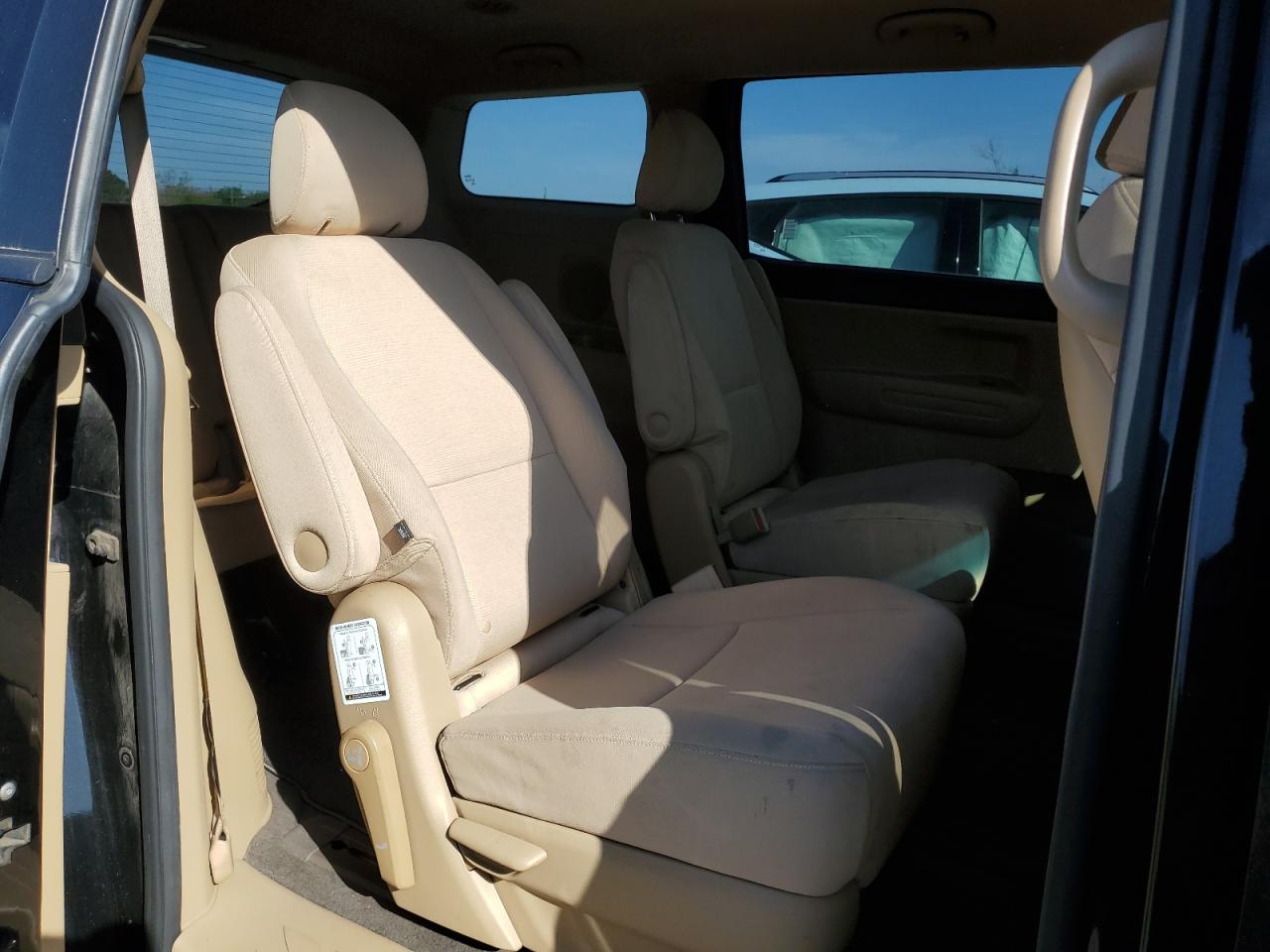 2015 Kia Sedona - Image 11