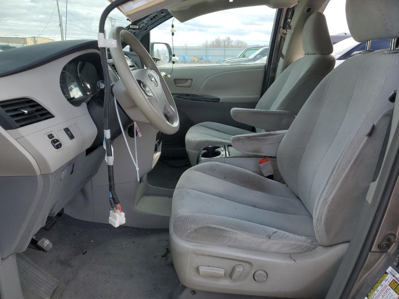 2011 Toyota Sienna - Image 7