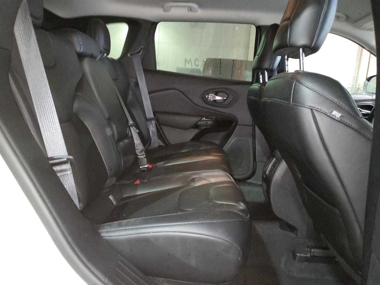 2019 Jeep Grand Cherokee - Image 11