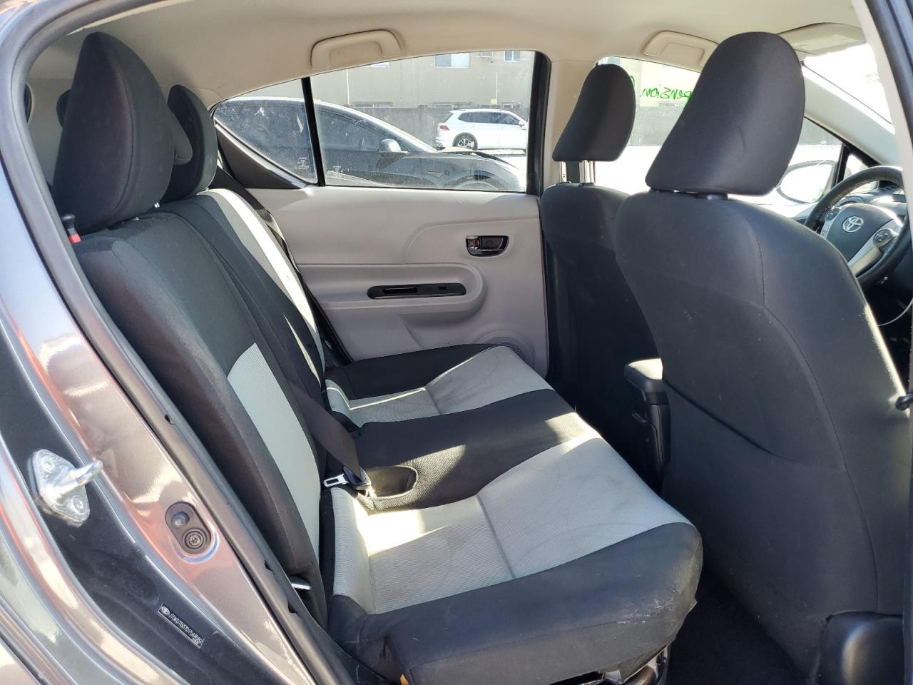 2013 Toyota Prius - Image 10