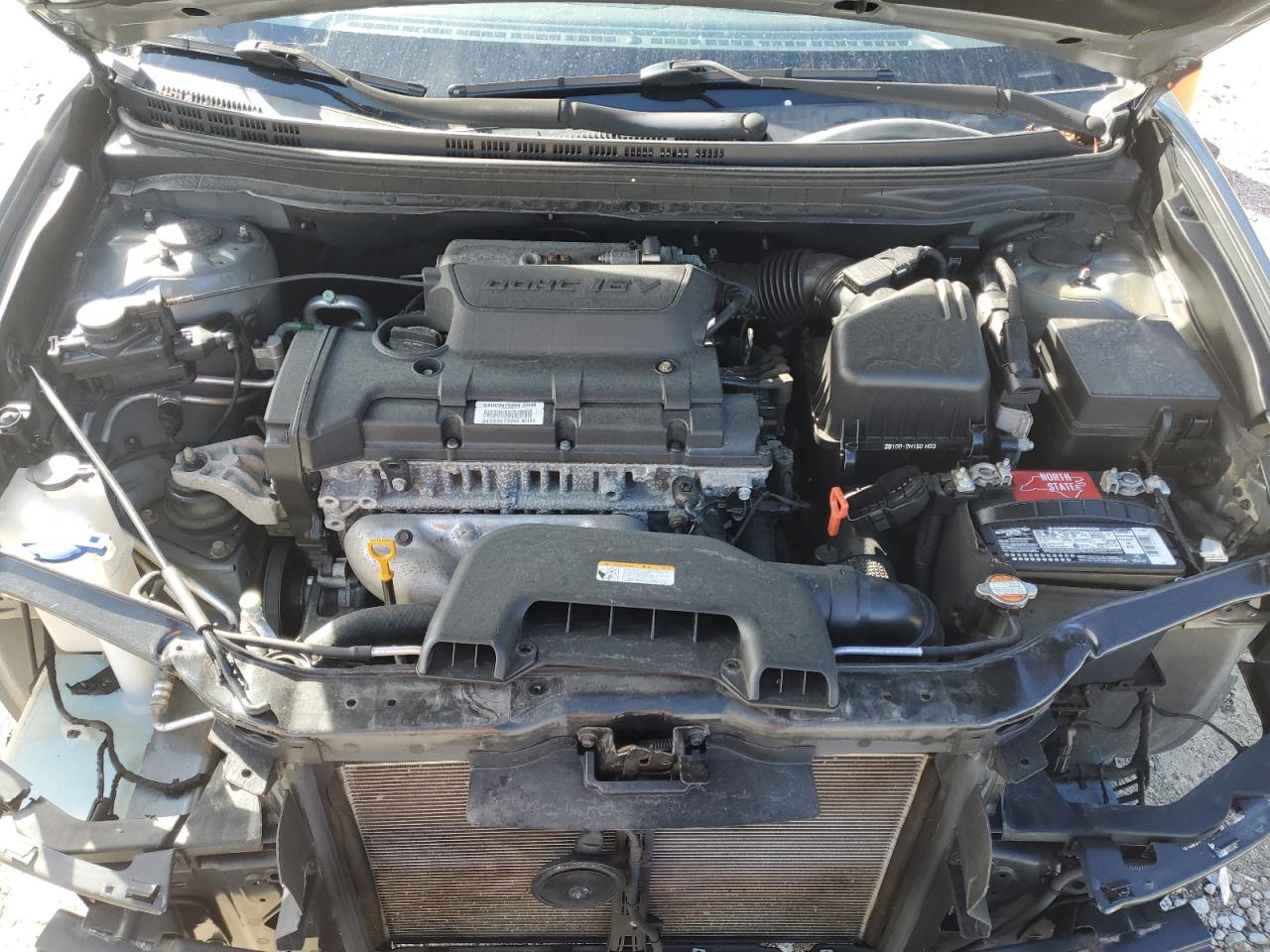 2010 Hyundai Elantra - Image 13