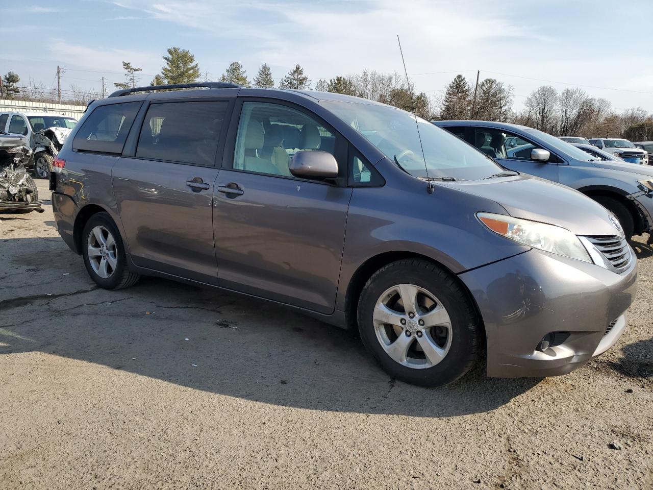 2014 Toyota Sienna - Image 4