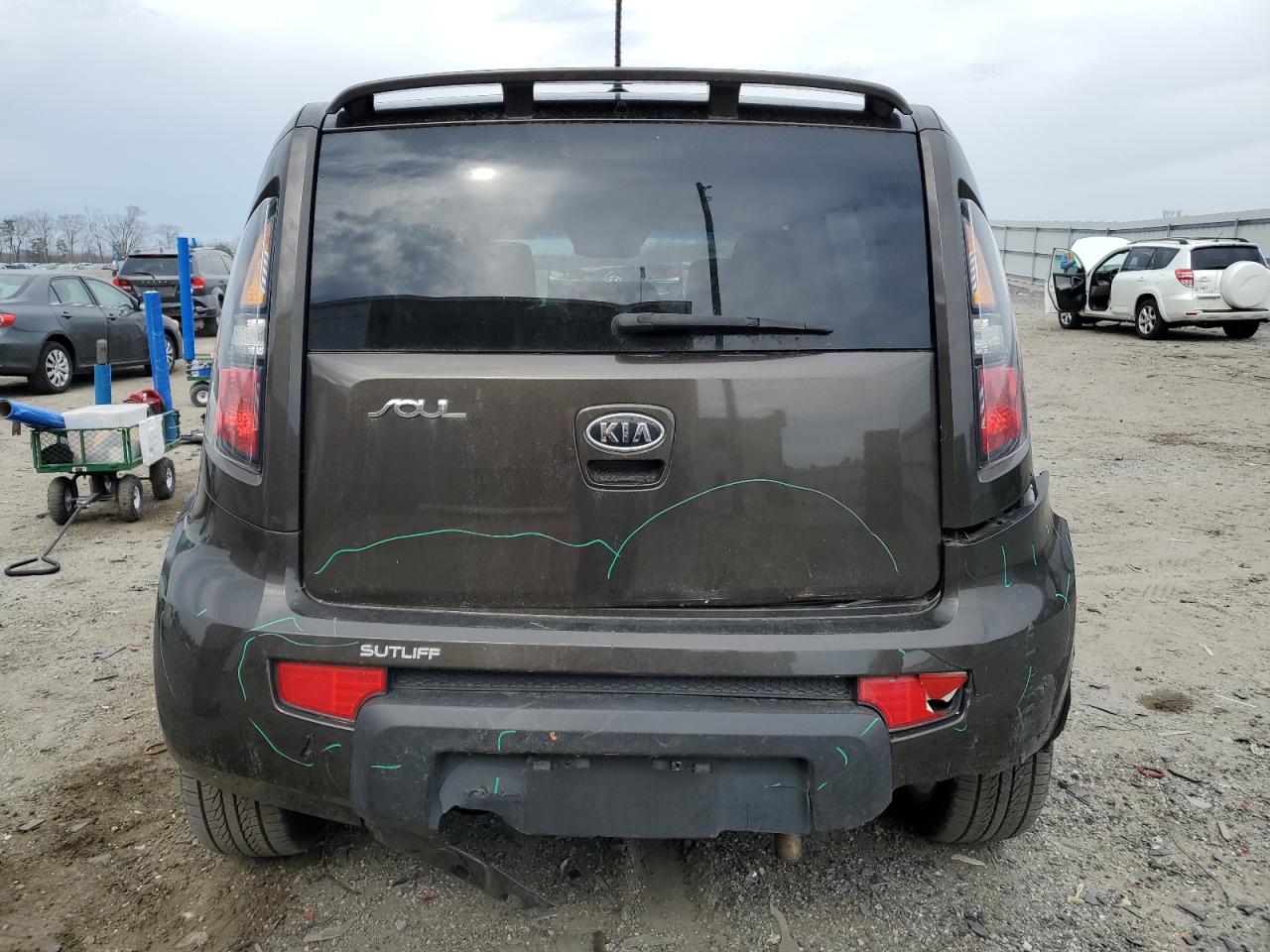 2011 Kia Soul + VIN: KNDJT2A21B7215940 Lot: 51127555