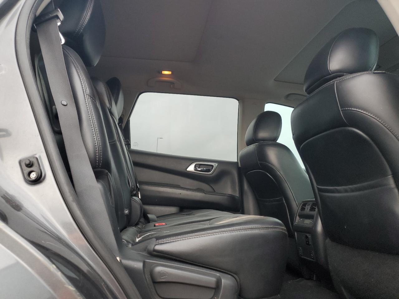 2015 Nissan Pathfinder - Image 11