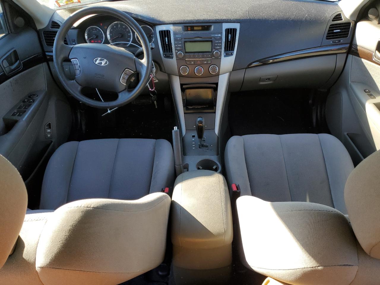 2010 Hyundai Sonata - Image 8