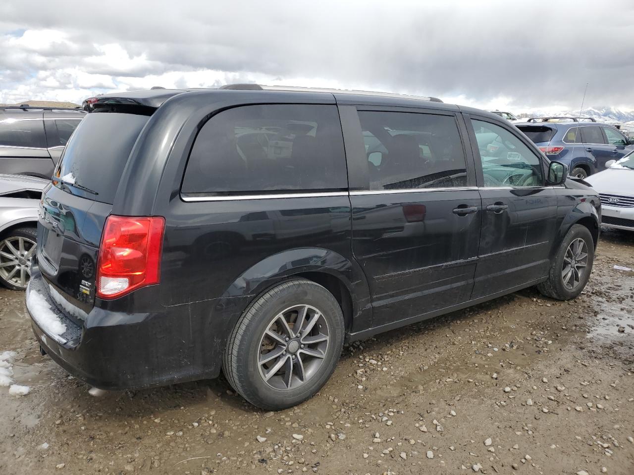 2017 Dodge Caravan - Image 3