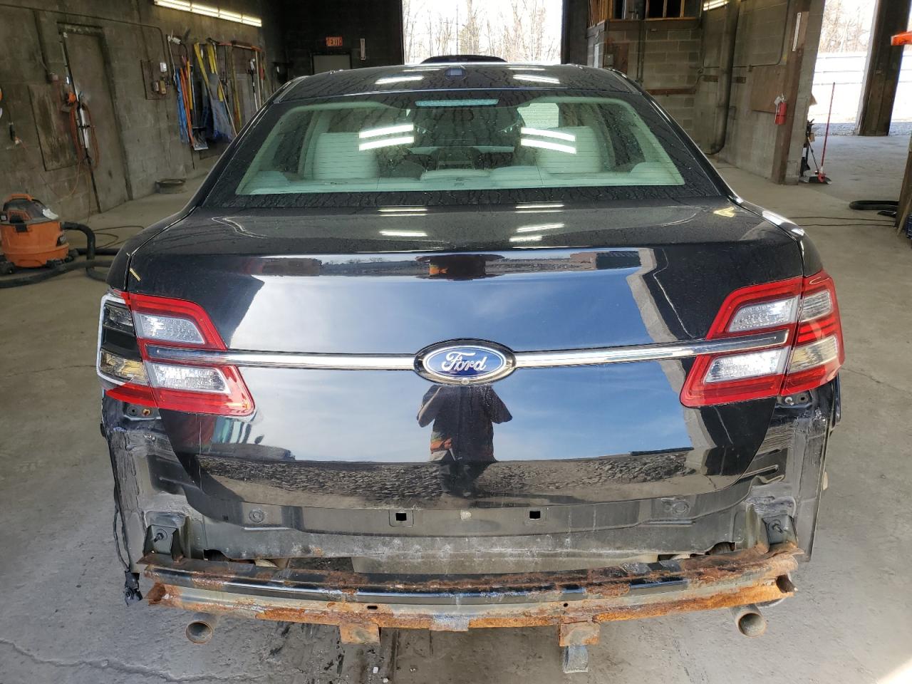 2014 Ford Taurus - Image 6