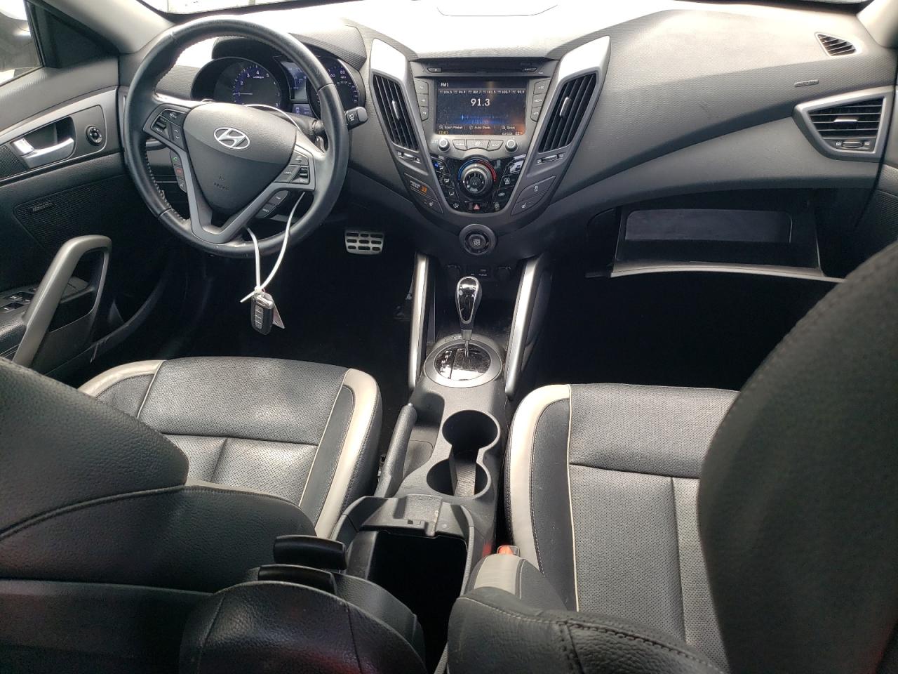 2015 Hyundai Veloster - Image 8