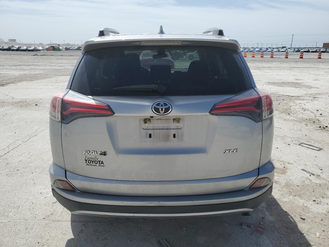 2018 Toyota RAV 4 - Image 6