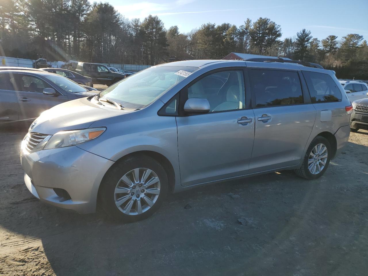 2013 Toyota Sienna - Image 1