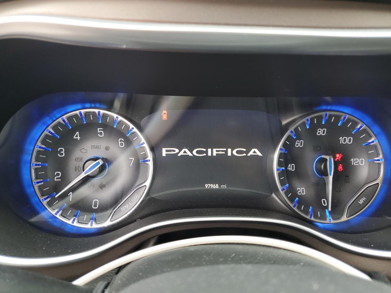 2018 Chrysler Pacifica - Image 9