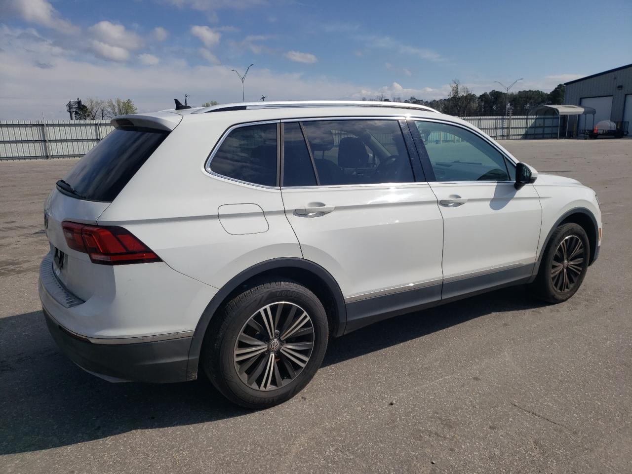 2019 Volkswagen Tiguan - Image 3