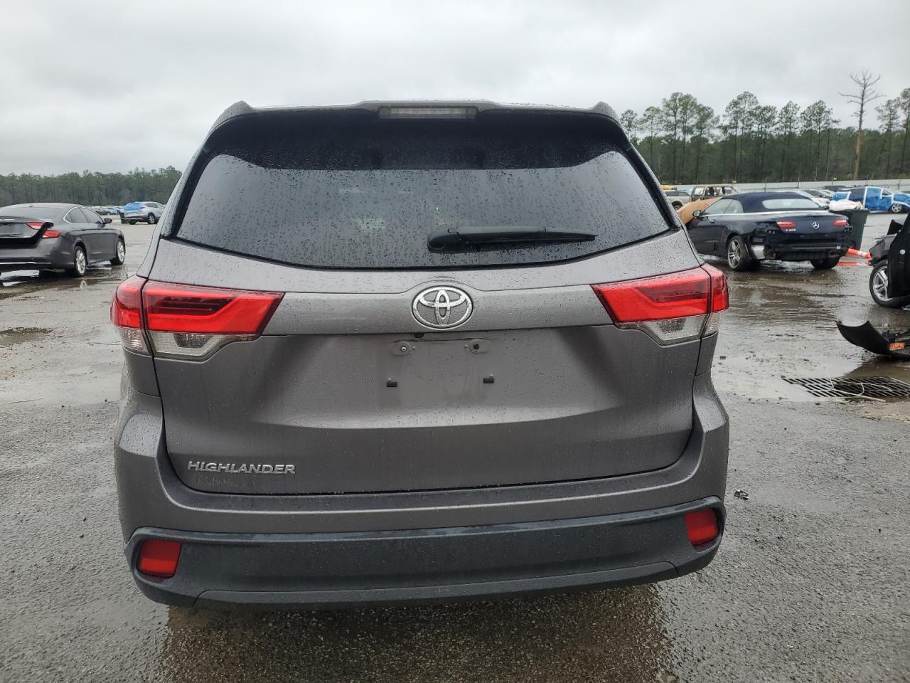 2019 Toyota Highlander - Image 6