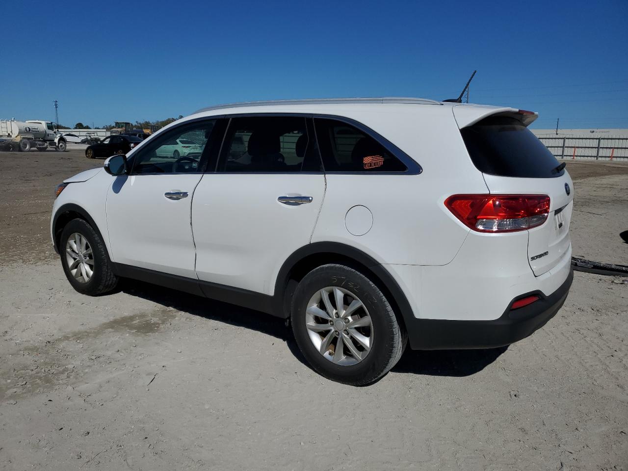 2017 Kia Sorento - Image 2