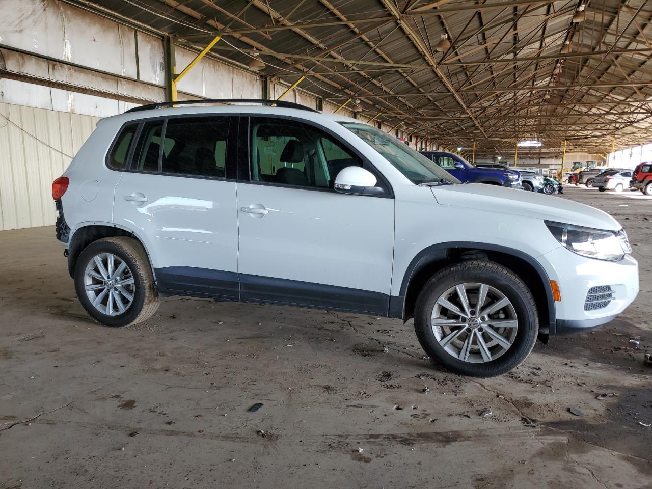 2017 Volkswagen Tiguan - Image 4