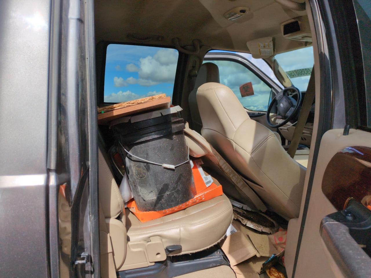 2005 Ford F250 - Image 10