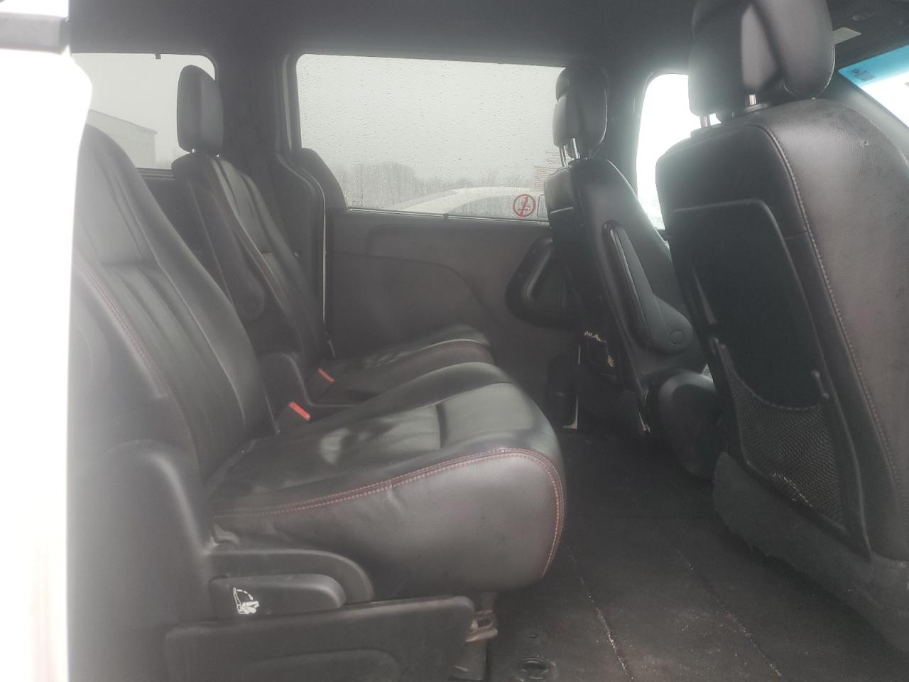 2017 Dodge Caravan - Image 11
