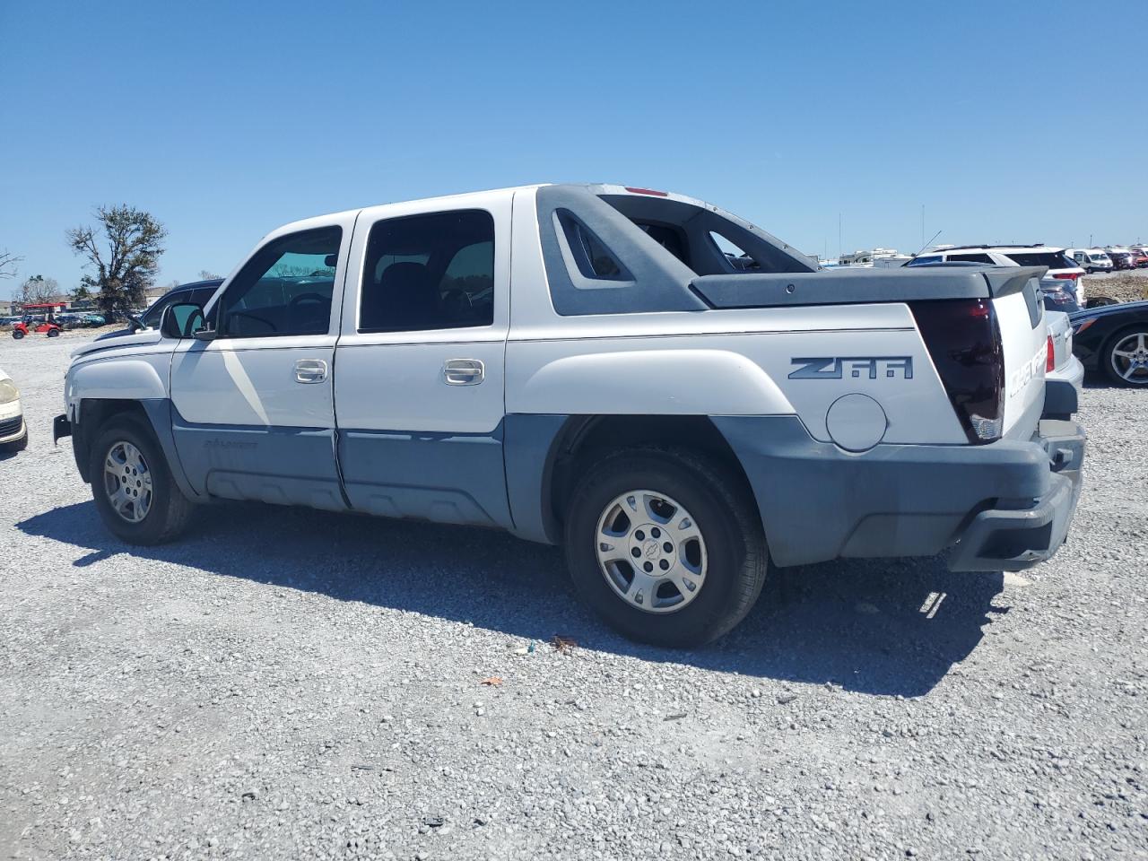 2002 Chevrolet Avalanche - Image 2