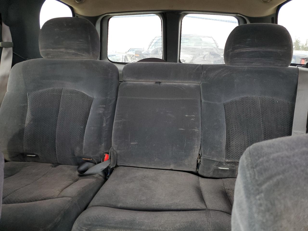 2002 Chevrolet Tahoe - Image 10