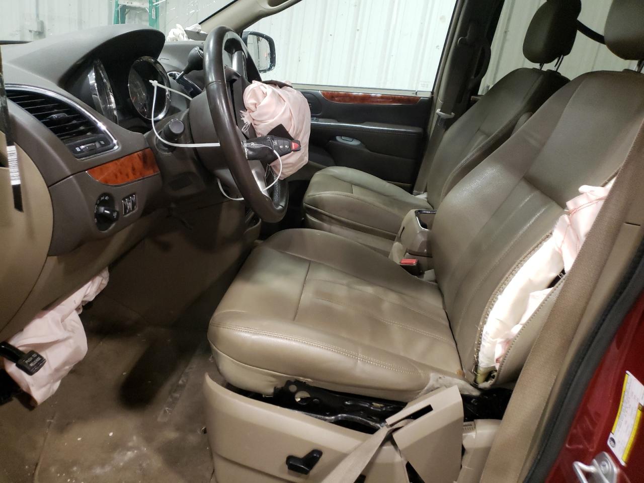 2015 Chrysler Town & Country - Image 7