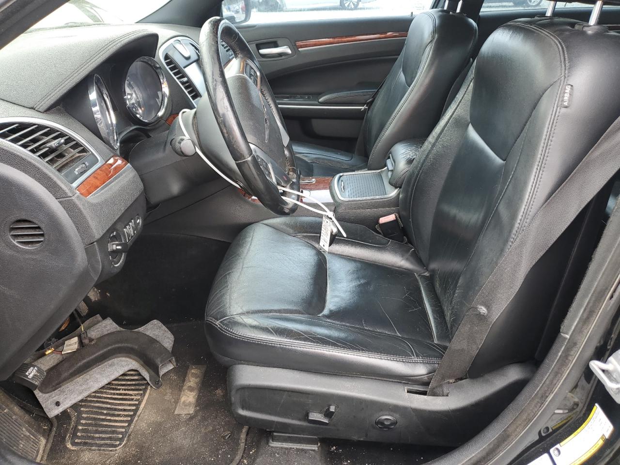 2013 Chrysler 300 - Image 7