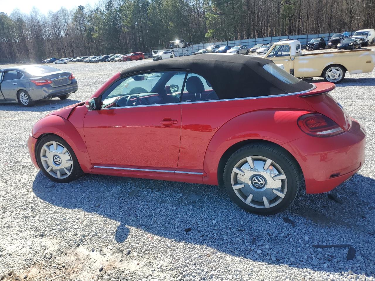 2019 Volkswagen Beetle - Image 2