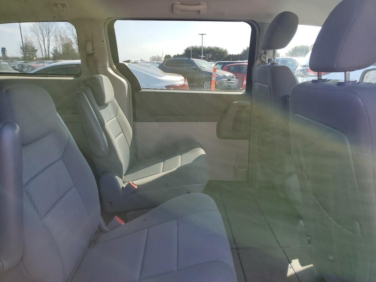 2010 Dodge Caravan - Image 11