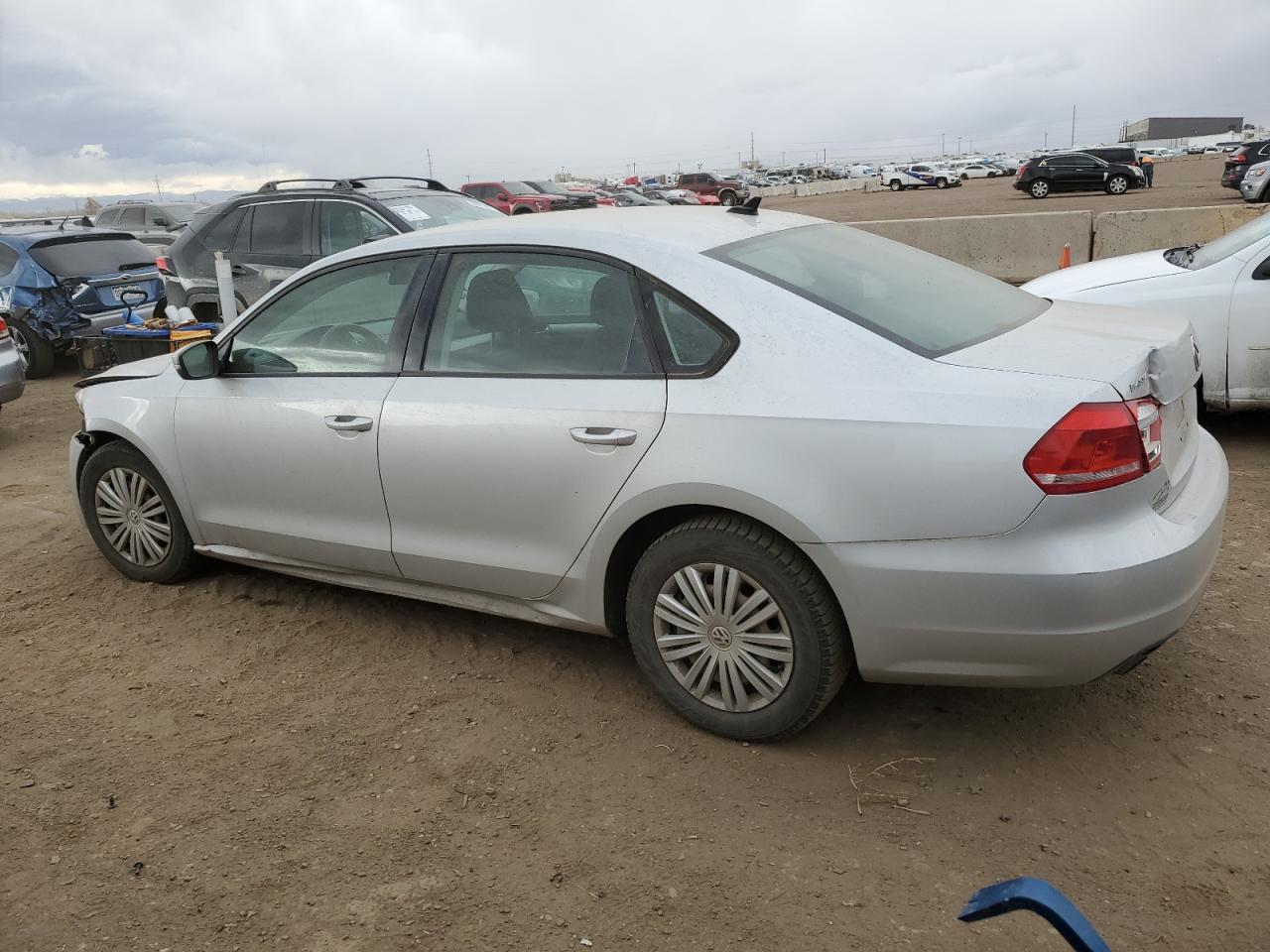 2014 Volkswagen Passat - Image 2