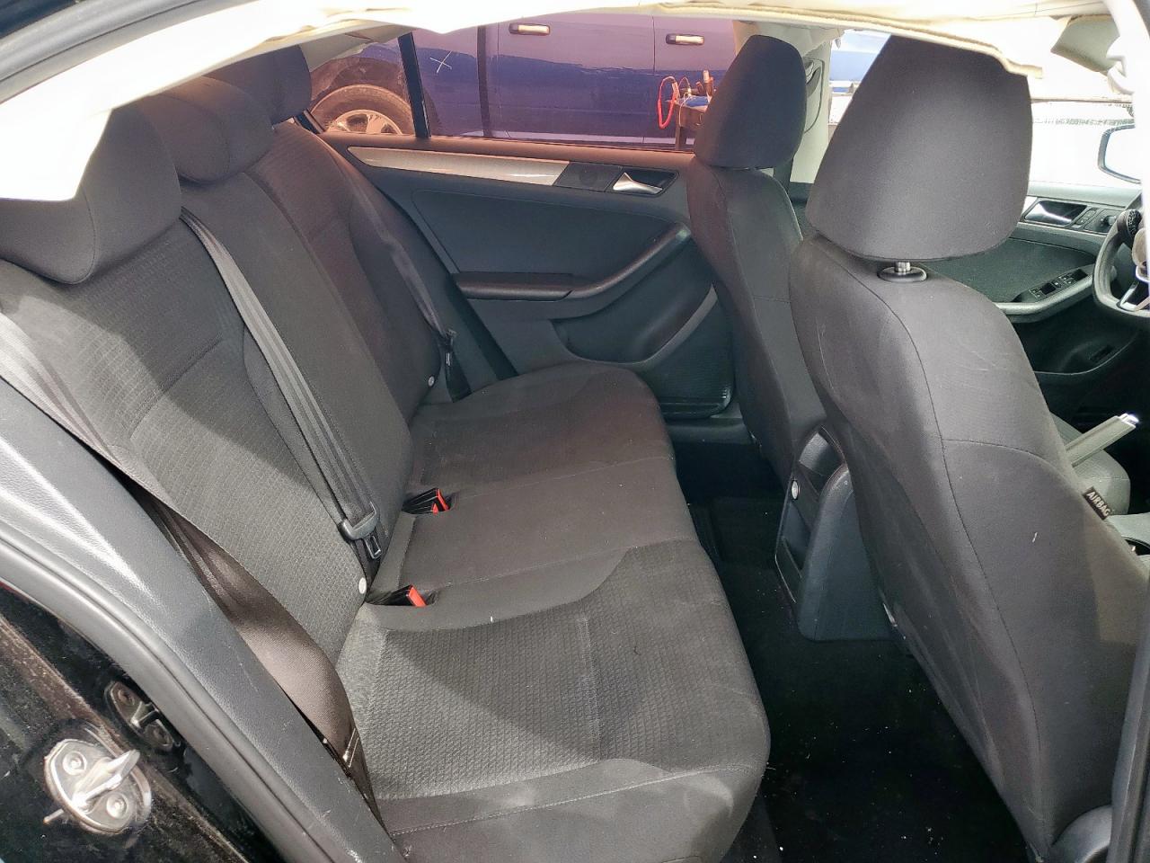 2015 Volkswagen Jetta - Image 10
