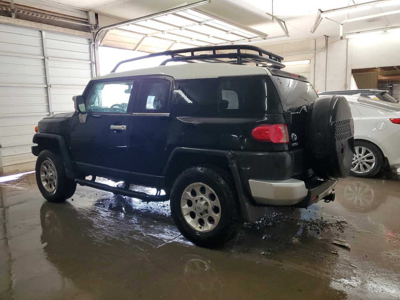 2011 Toyota FJ Cruiser - Image 2