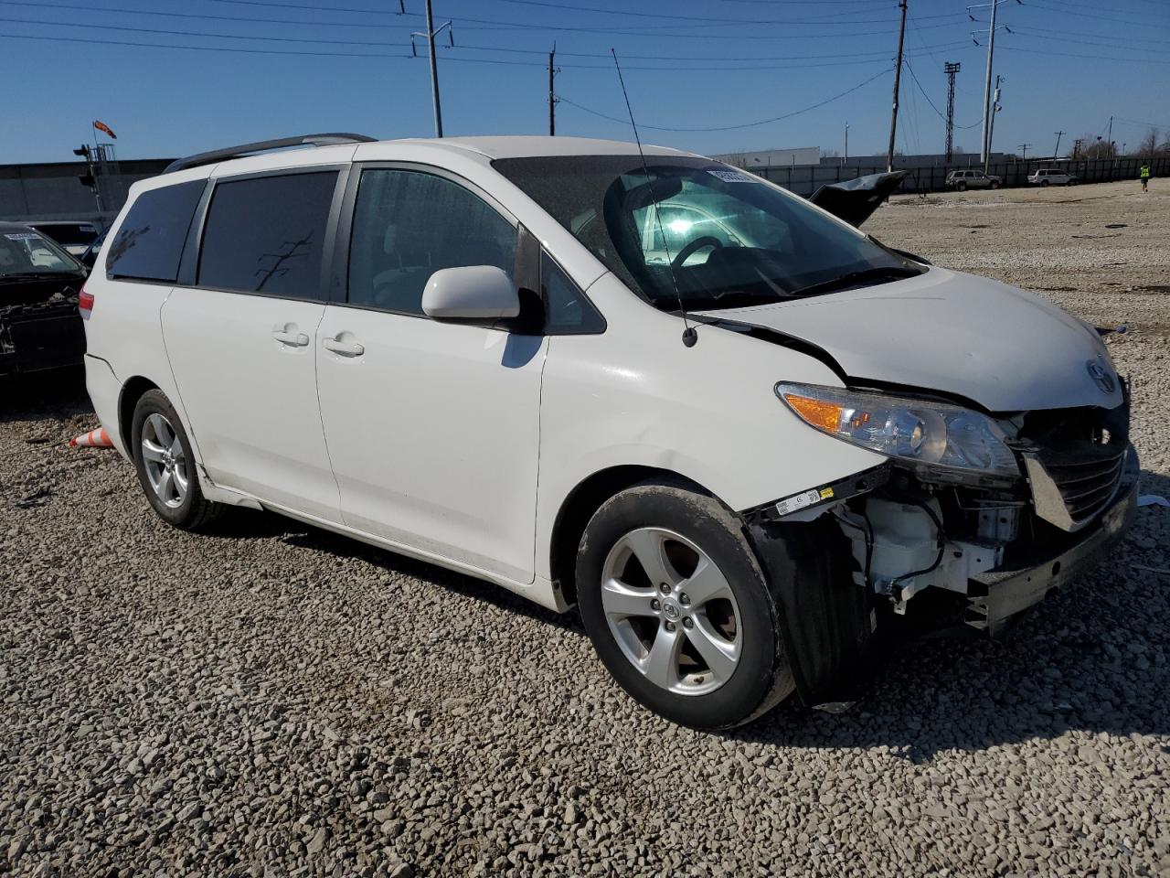 2014 Toyota Sienna - Image 4