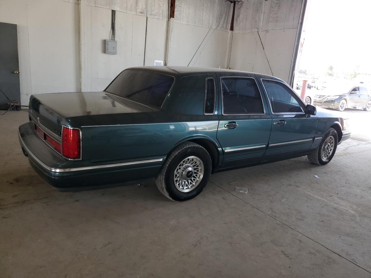 1996 Lincoln Town Car - Image 3