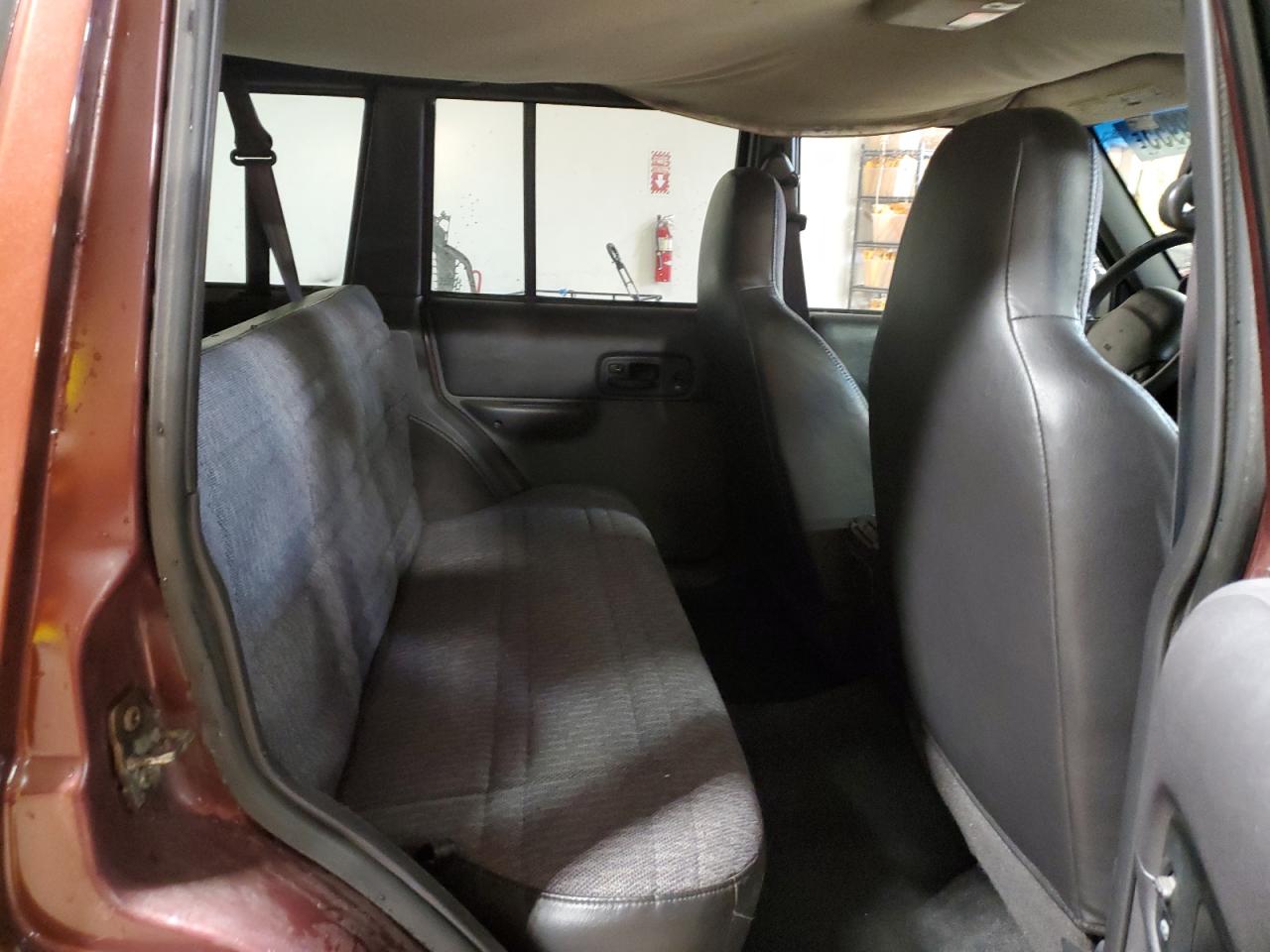 2001 Jeep Grand Cherokee - Image 11