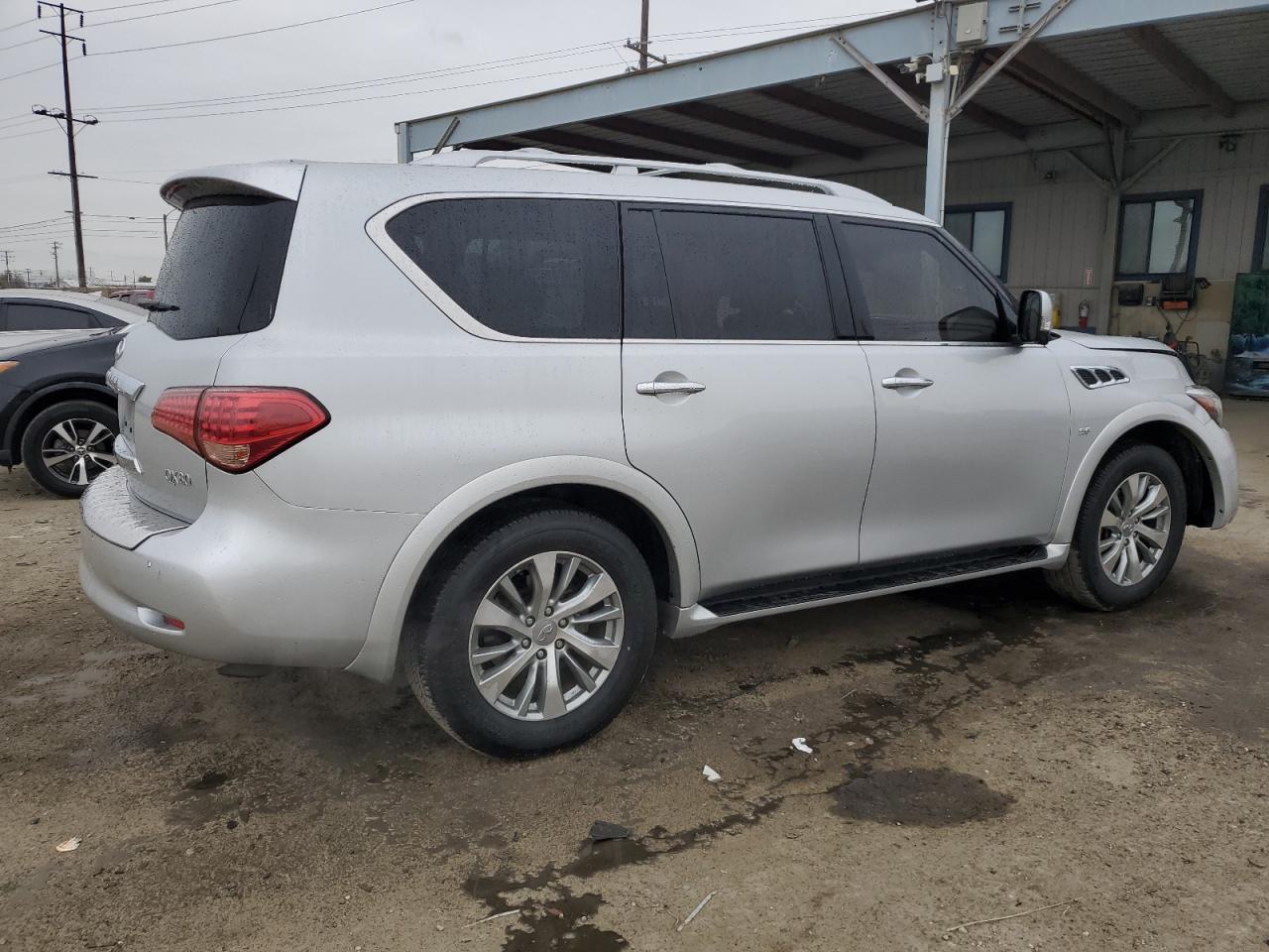 2017 Infiniti QX80 - Image 3