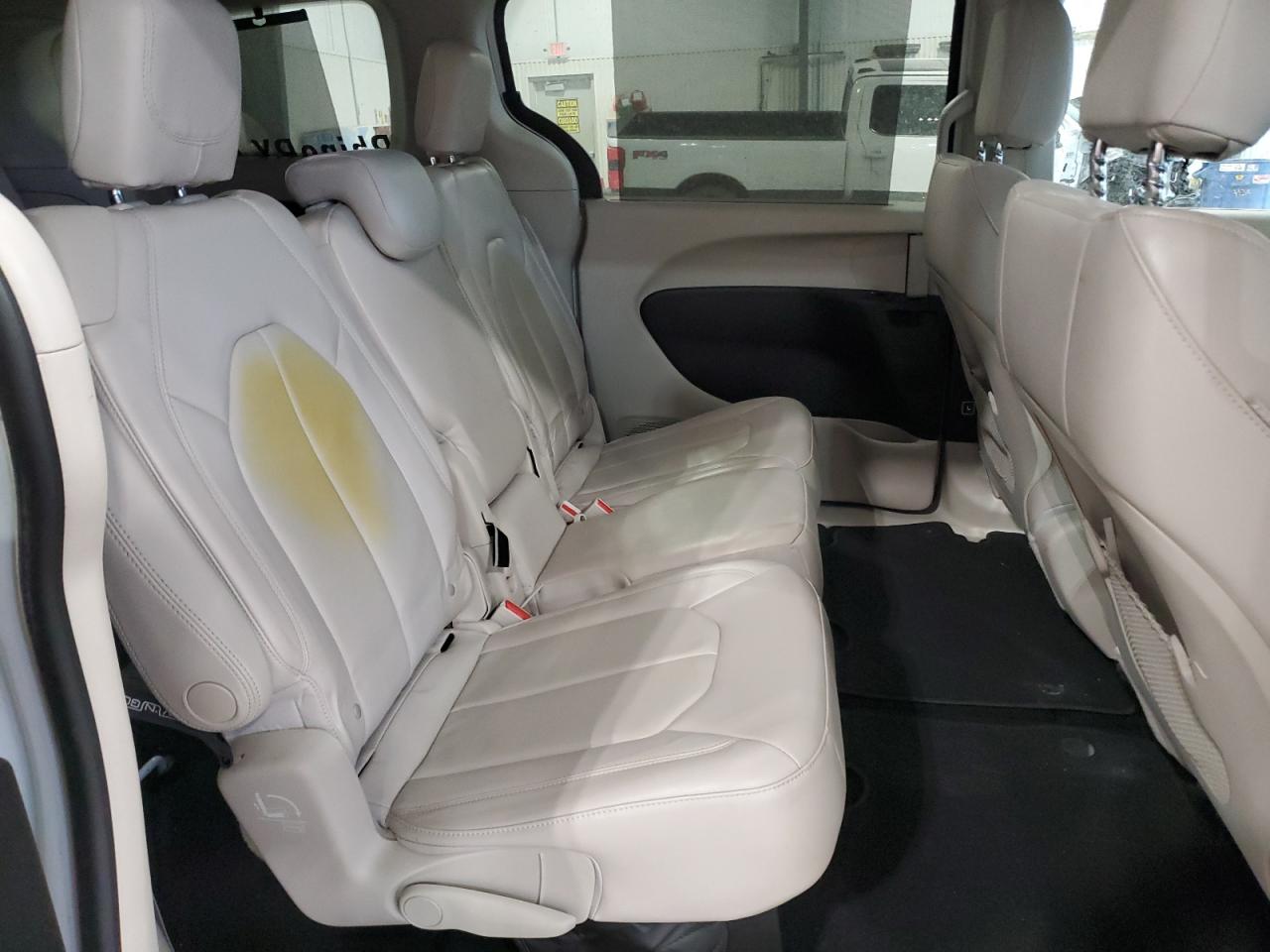 2017 Chrysler Pacifica - Image 11