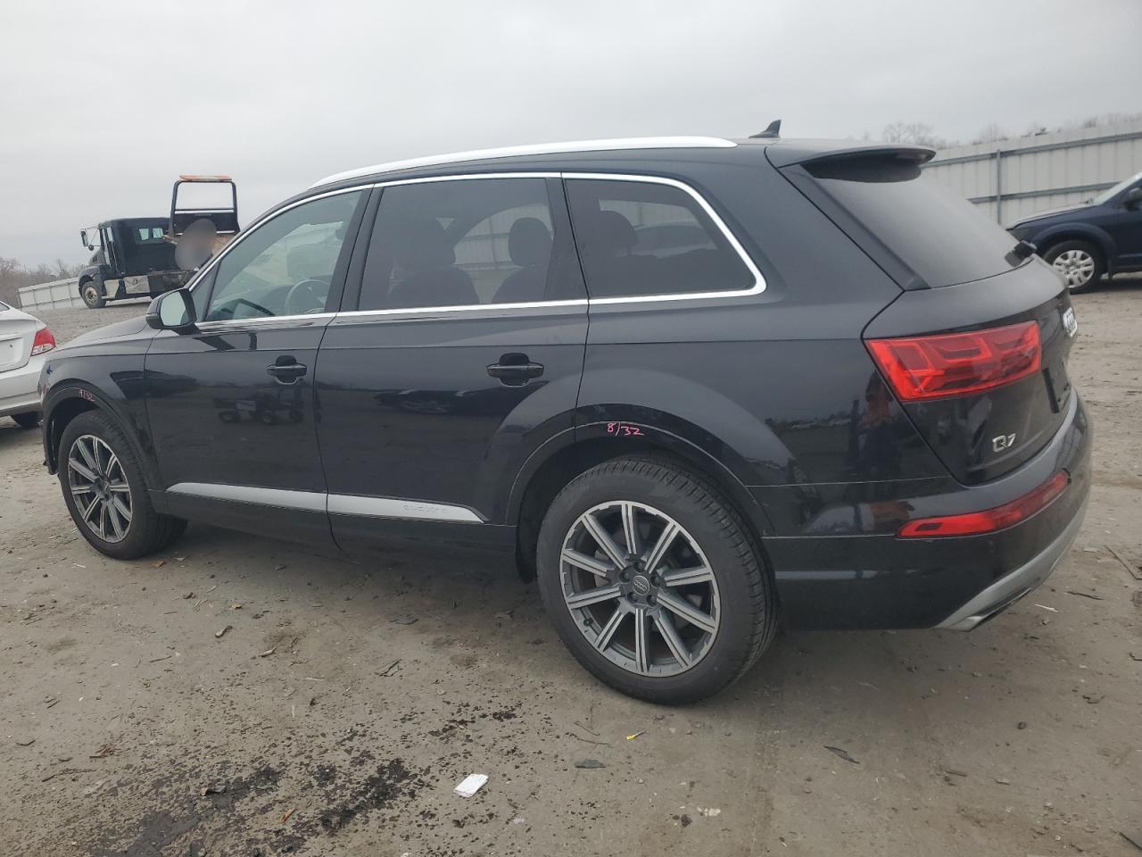 2017 Audi Q7 - Image 2