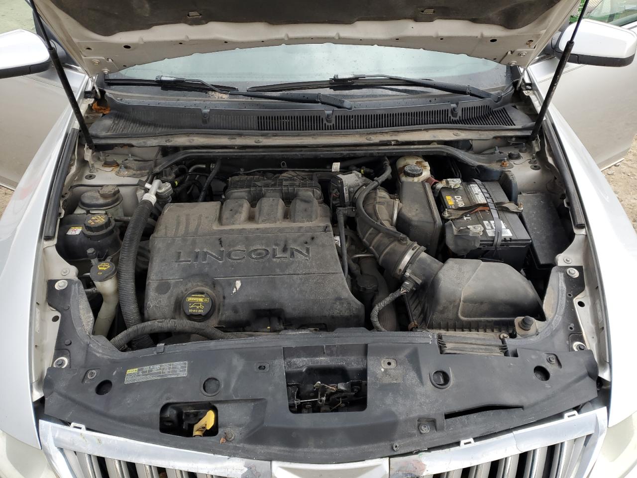 2010 Lincoln MKS - Image 11