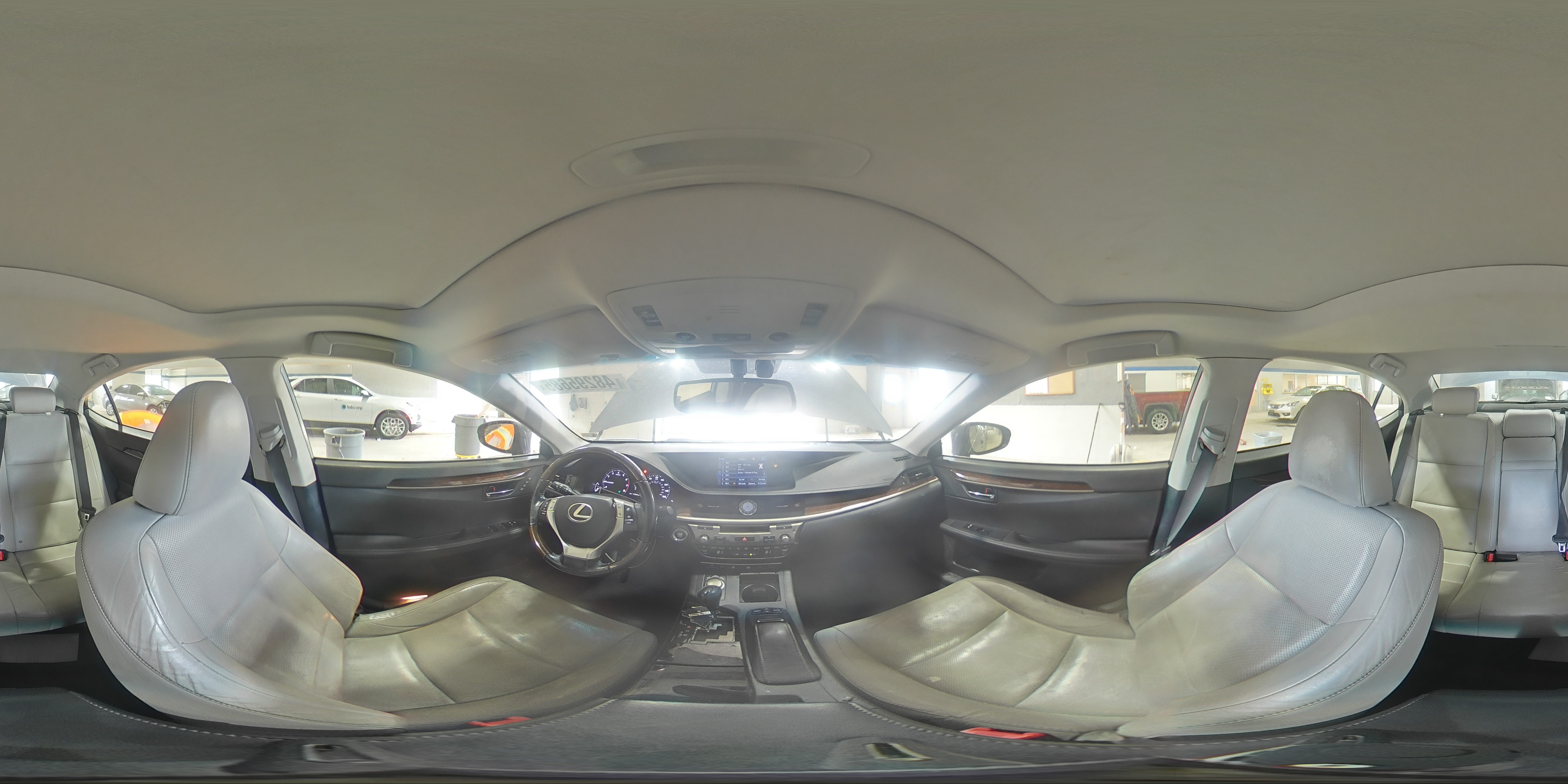 2015 Lexus ES - Image 13