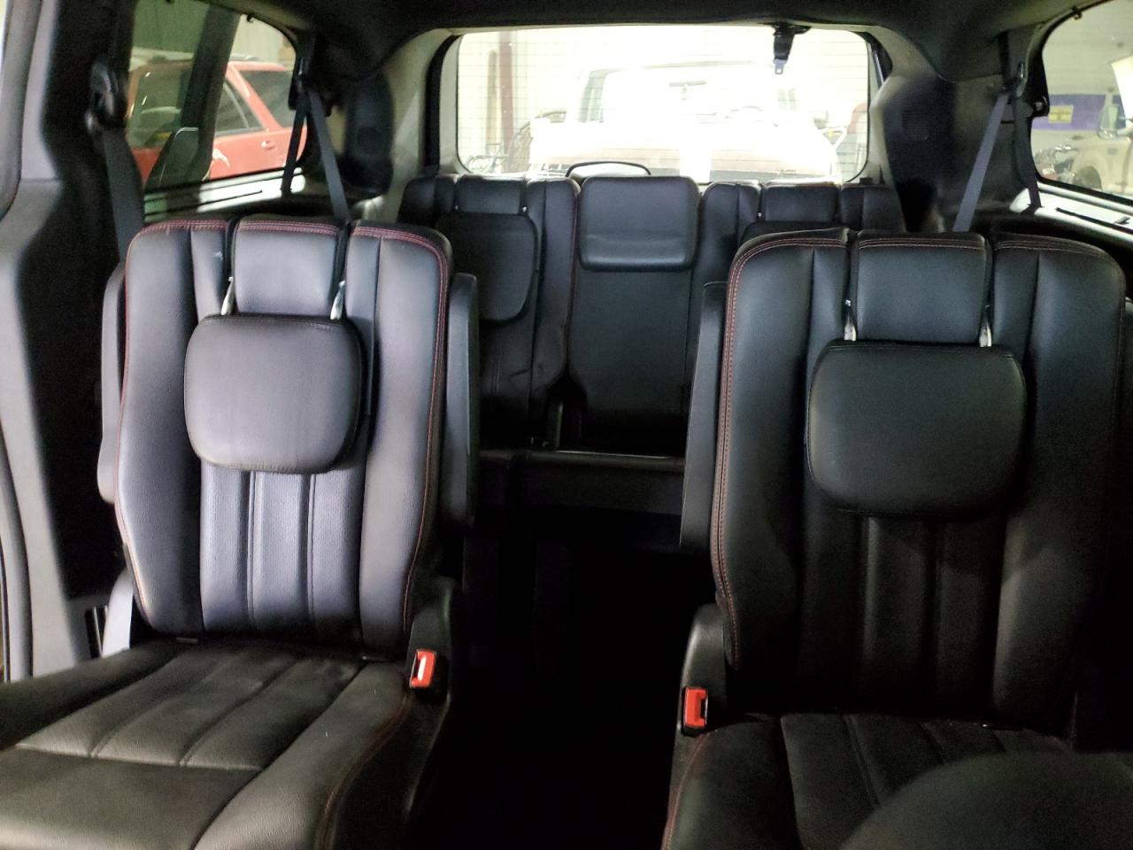 2016 Dodge Caravan - Image 10