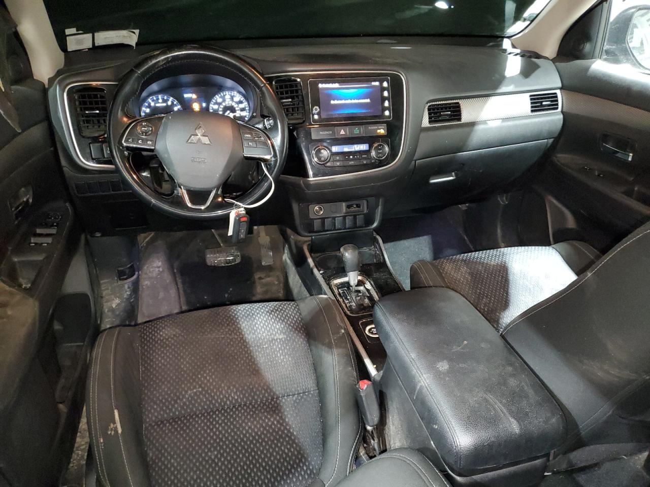 2017 Mitsubishi Outlander - Image 8