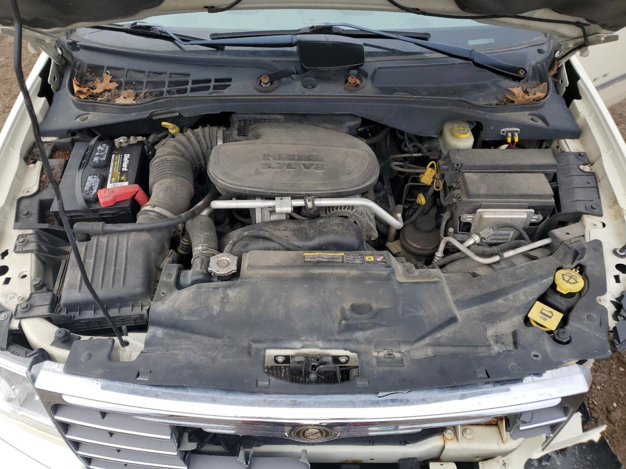 2009 Chrysler Aspen - Image 12