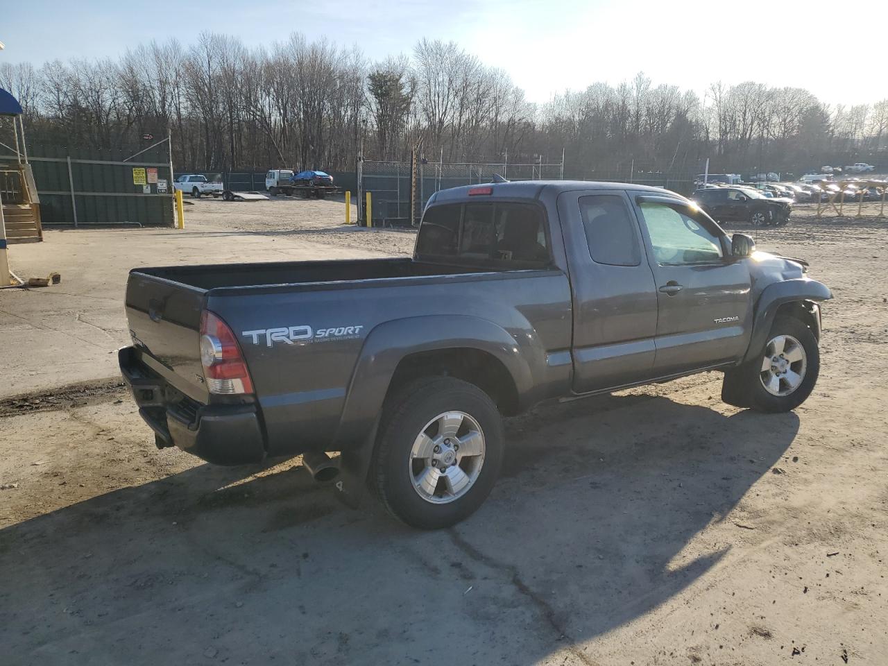 2015 Toyota Tacoma - Image 3