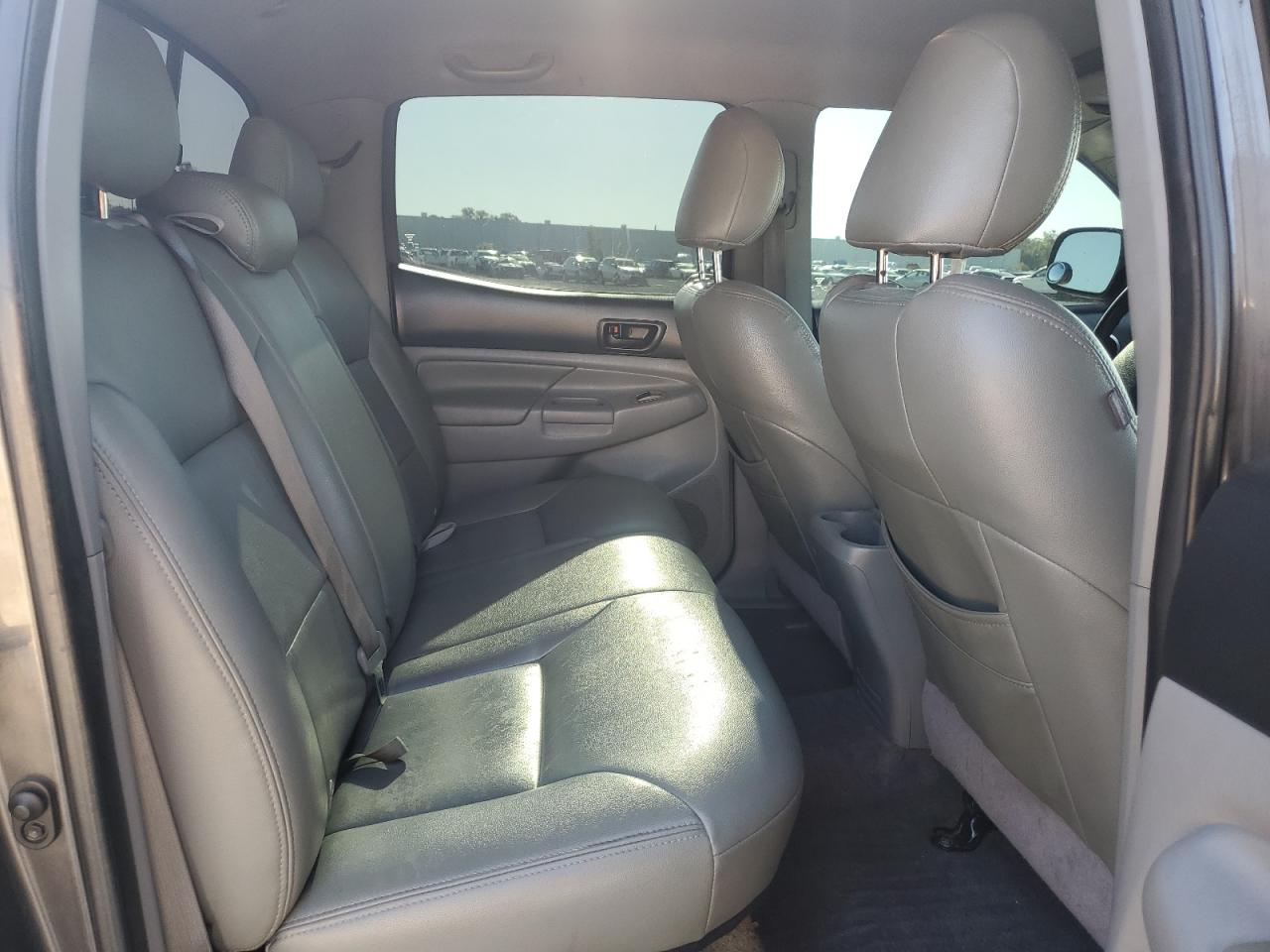 2010 Toyota Tacoma - Image 11