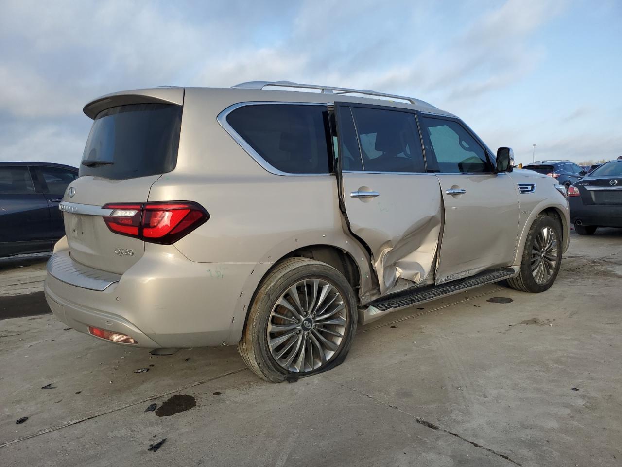 2019 Infiniti QX80 - Image 3