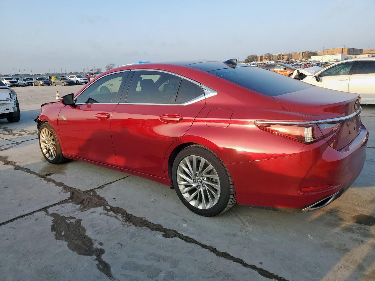 2019 Lexus ES - Image 2